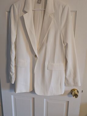 102. 🤍 H&M Women's Oversized White Button Blazer Sz.M